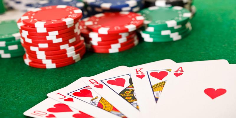 Bài poker sử dụng bộ bài tây 52 lá quen thuộc